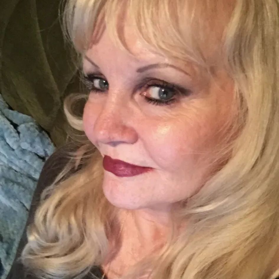 Customer Sandra L. happy with her results